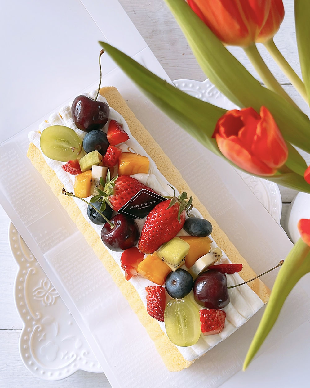 はちみつロールwithフルーツの画像